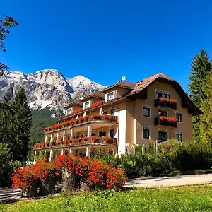 boutique-hotel-villa-blu-cortina.hotelinveneto.com/